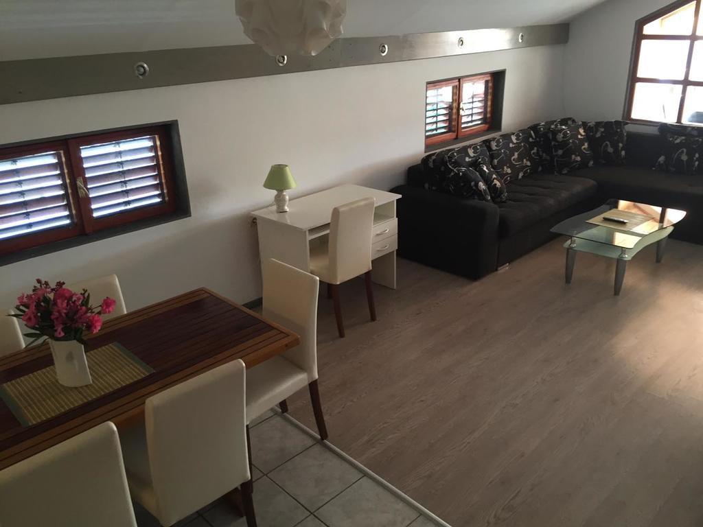 Apartments Pavic Betina  Ngoại thất bức ảnh
